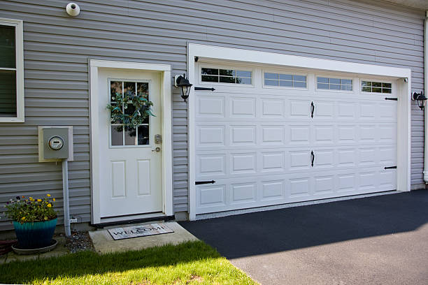 24/7 Emergency Garage Door Panel Replacement experts in Barboursville, WV